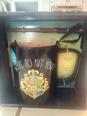 Harry Potter Hogwarts Crest Mug - Black with Multi-Color Crest